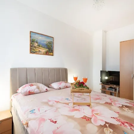 Milic - One Bedroom With Sea View And Terrace