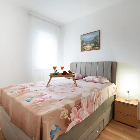 Milic - One Bedroom With Sea View And Terrace *