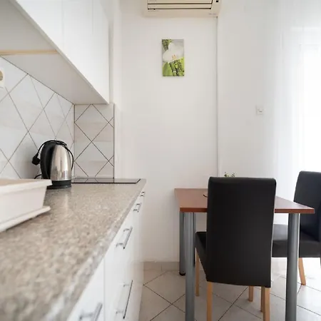 Milic - One Bedroom With Sea View And Terrace * 格基卡琳