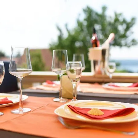 Milic - One Bedroom With Sea View And Terrace Lägenhet