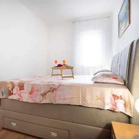 Milic - One Bedroom With Sea View And Terrace *