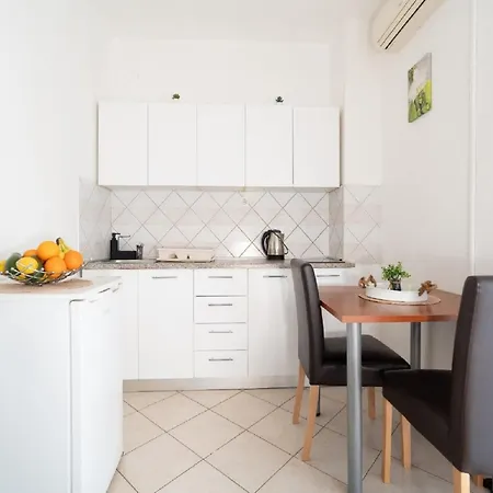 Milic - One Bedroom With Sea View And Terrace Lägenhet Gornji Karin